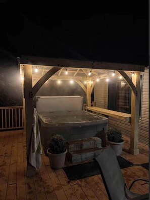 Outdoor spa tub - Dog-Friendly Home with Dock, Kayaks, Hot Tub, Game Room & AC! (Eagle River)
