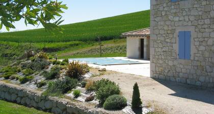 Charming house, 12p, spacious, pool, beautiful view, air-conditioning, equip. handicapped