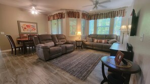 Unclassified image, 3 of 14, button - Spacious and Beautiful Condo, 15 minutes from Disney ! (Davenport)