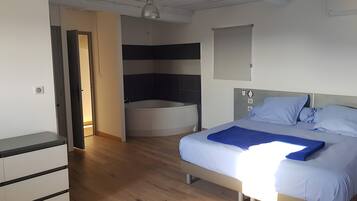 7 bedrooms, iron/ironing board, WiFi, bed sheets