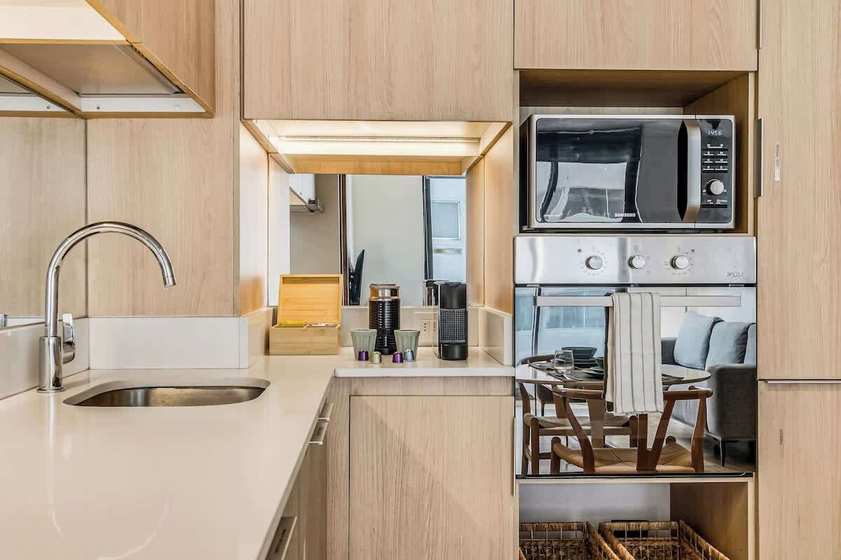 Réfrigérateur, micro-ondes, four, plaque de cuisson