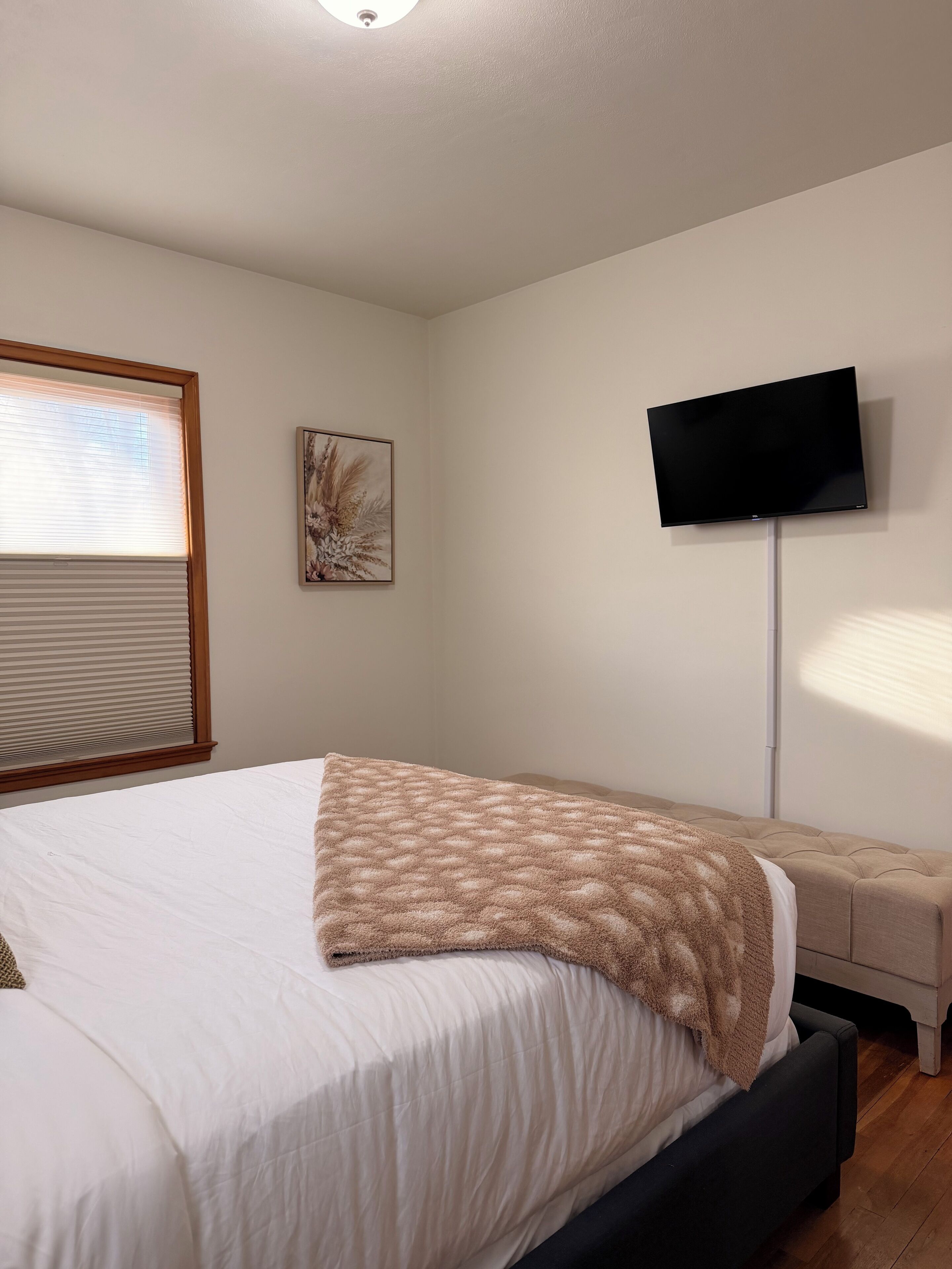 3 bedrooms, iron/ironing board, WiFi, bed sheets