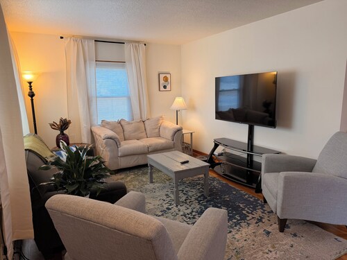 Cozy West Des Moines Cottage - Entire Home