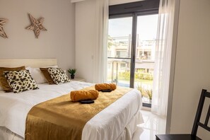 2 bedrooms, iron/ironing board, free WiFi, bed sheets - Stylish penthouse with roof terrace for 4 persons (Pilar de la Horadada)