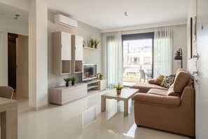 TV - Stylish penthouse with roof terrace for 4 persons (Pilar de la Horadada)