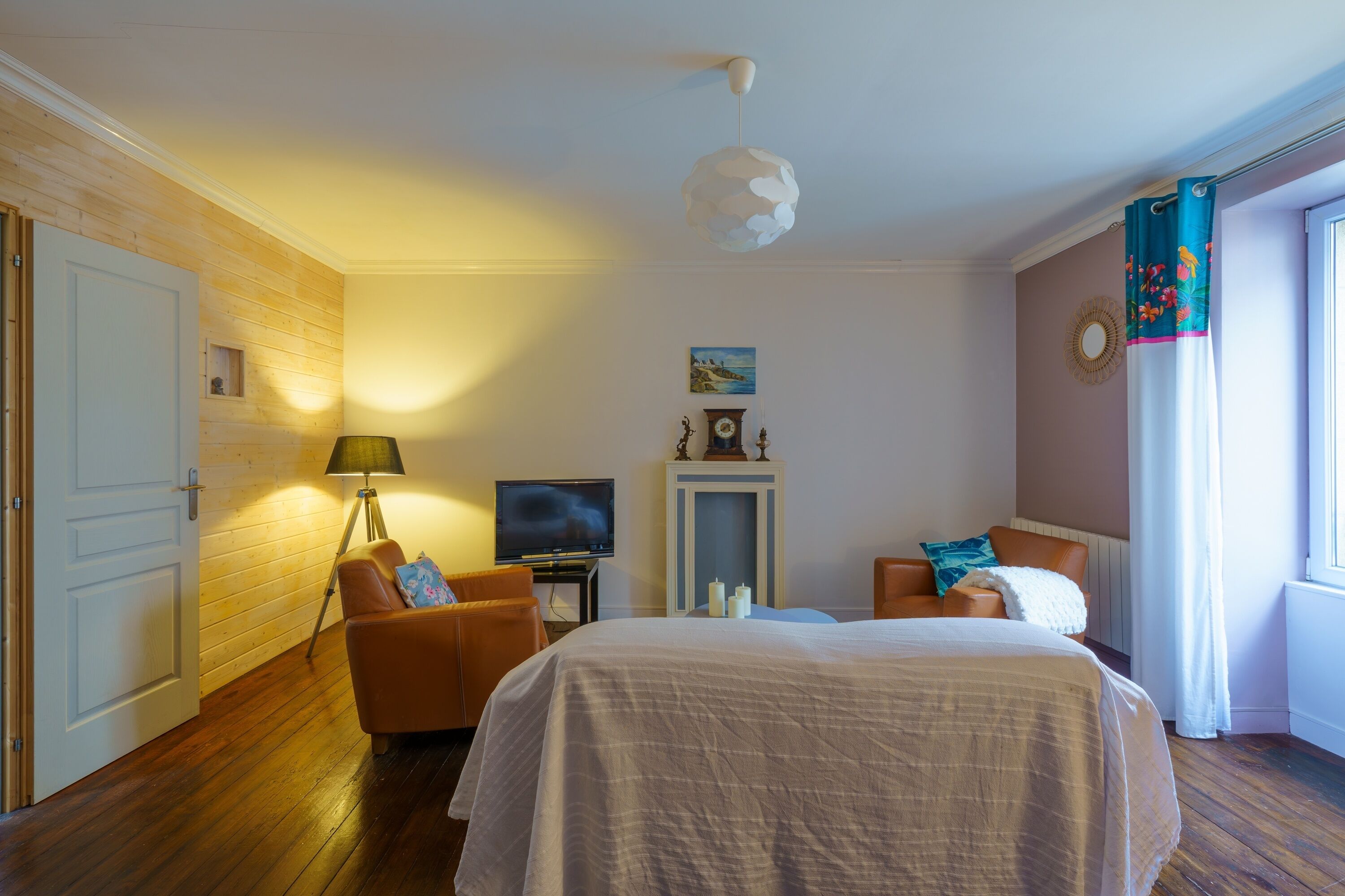 4 bedrooms, iron/ironing board, free WiFi, bed sheets