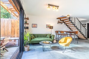 Unclassified image, 4 of 14, button