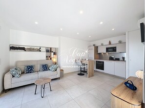 Interior - T2 apartment for 3 people with terrace and sea view in Aiguebelle (Le Lavandou)