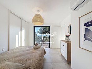 1 bedroom, iron/ironing board, free WiFi - T2 apartment for 3 people with terrace and sea view in Aiguebelle (Le Lavandou)