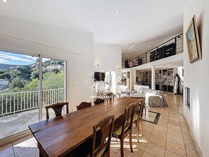 Interior - 6 bedroom villa, 4 star rating for 12 people with swimming pool, sea view in Canadel (Rayol-Canadel-sur-Mer)