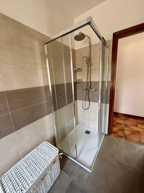 Doccia, asciugacapelli, bidet
