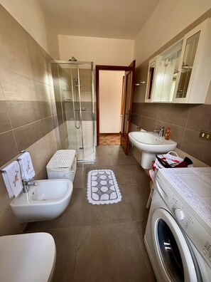 Shower, hair dryer, bidet - Olinda House in Lazise (Lazise)