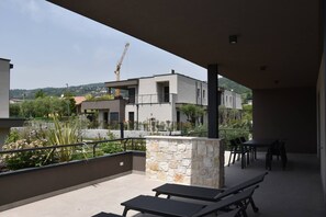 Outdoor dining - LA BELLA apartment in Garda (Garda)
