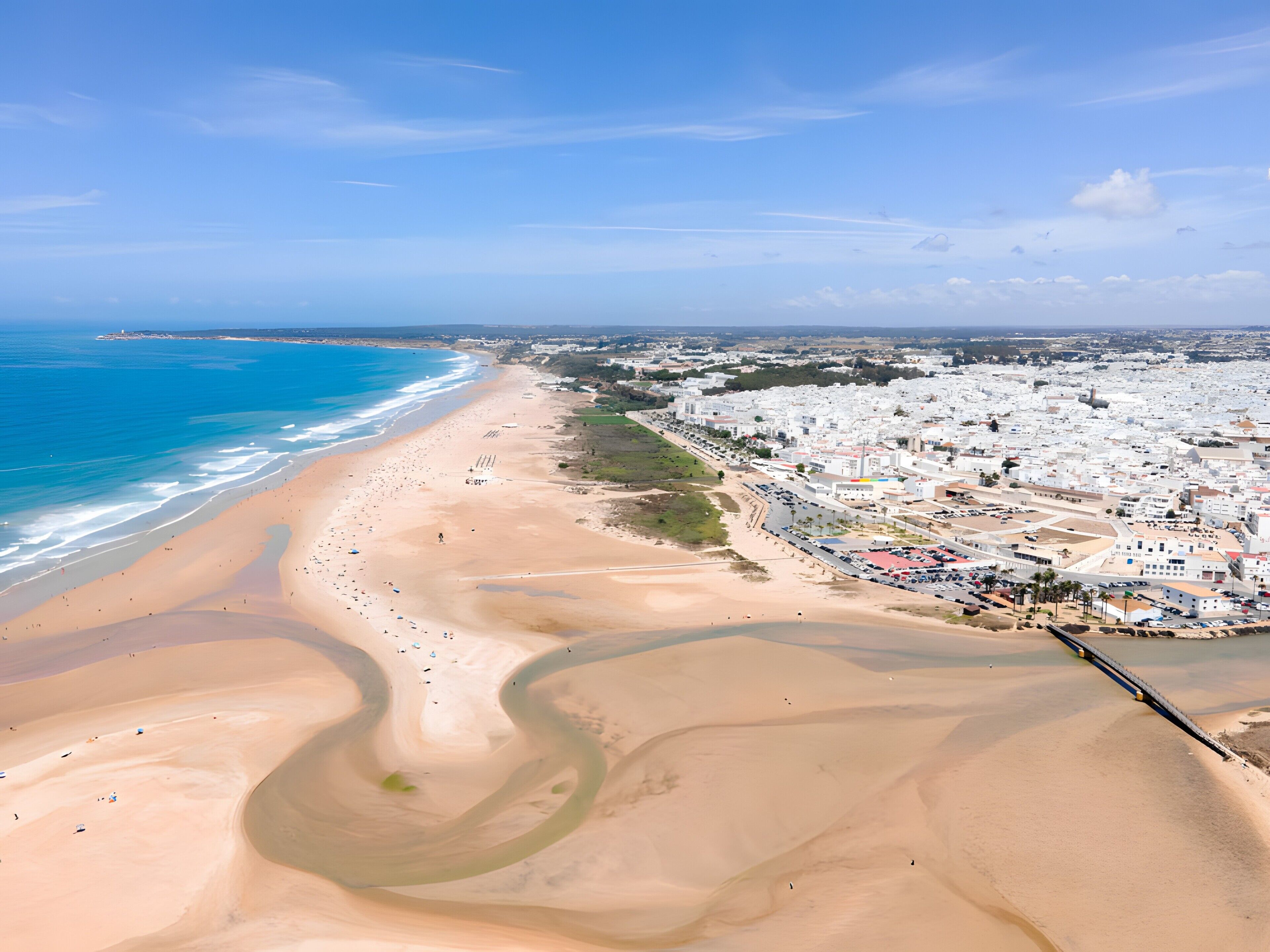 Una spiaggia nelle vicinanze