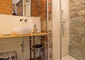 Douche, bidet, shampoing