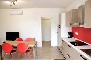 Fridge, oven, stovetop, dishwasher - Villetta Pima - Holiday Home in Garda (Garda)