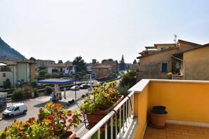 Property grounds - Casa Leopardi - Holiday Apartment in Garda (Garda)