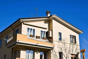 Exterior detail - Casa Leopardi - Holiday Apartment in Garda (Garda)
