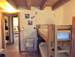 2 bedrooms, iron/ironing board, free WiFi - Casa Canevini - apartment in Garda (Garda)