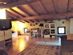 TV - Casa Canevini - apartment in Garda (Garda)