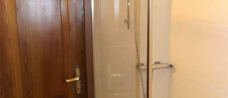 Dusche, Haartrockner, Bidet
