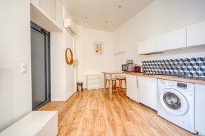 冰箱、微波炉、茶具/咖啡用具、烤面包机