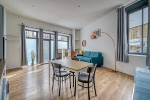 TV - Lovely air-conditioned flat in Bordeaux Chartrons (Bordeaux)