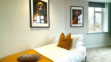 3 dormitoris, planxa i posts de planxar, Internet i roba de llit