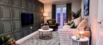 WOW! 4-Bed Home Newly Renovated! Great Location!