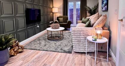 WOW! 4-Bed Home Newly Renovated! Great Location!