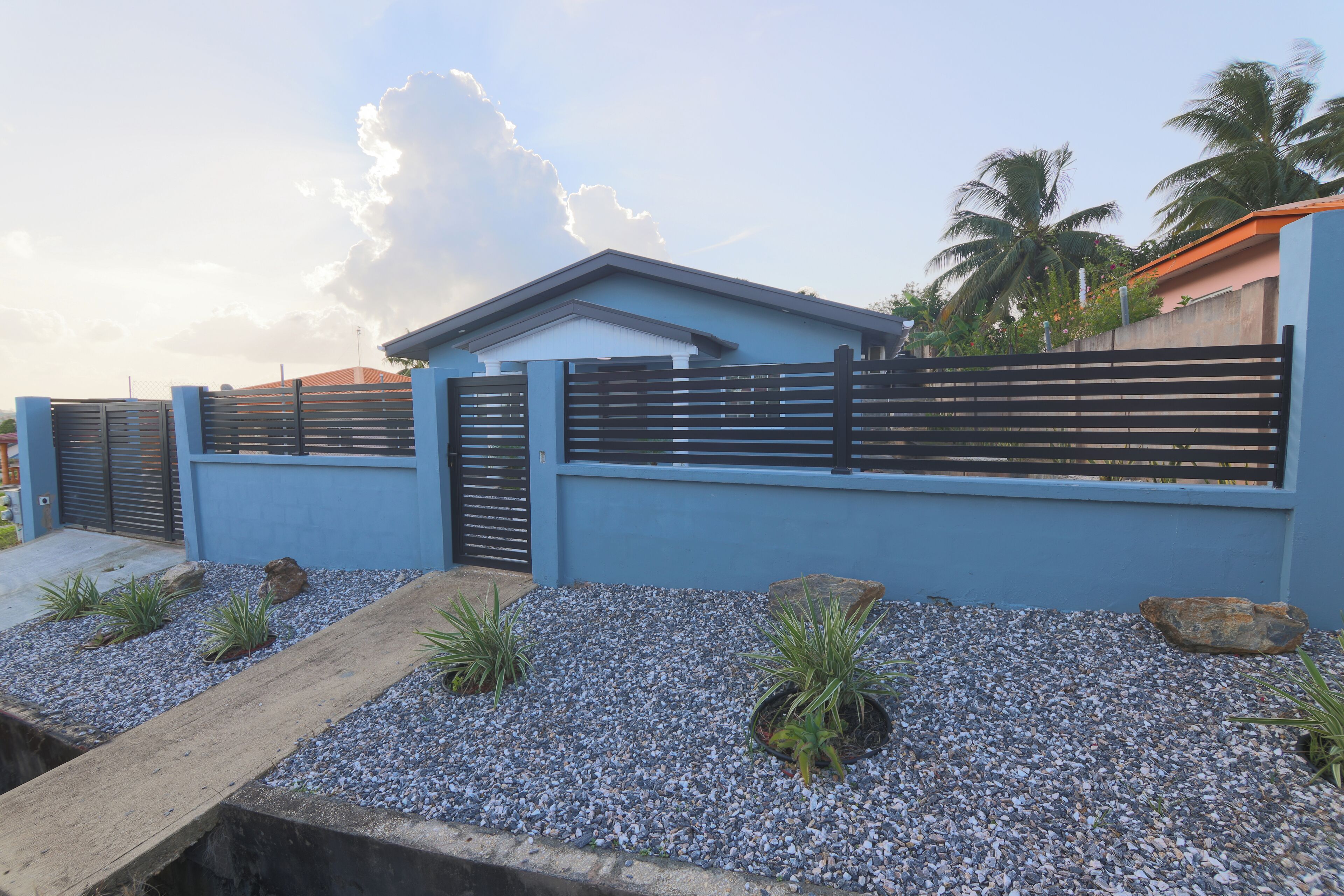 المنطقة المحيطة بالمنشأة