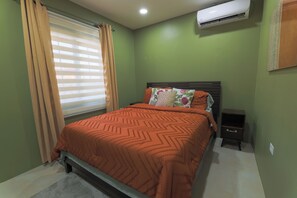 3 bedrooms, iron/ironing board, WiFi, bed sheets - Midas Royal- Cozy Private Residence in San Fernando (Corinth Hill)
