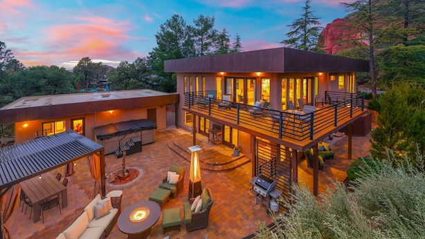 A modern house with a spacious patio, outdoor seating, and a fire pit. - Luxe Chapel Retreat |Chapel Views|Swim Spa | Sauna (Sedona)