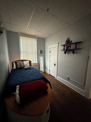 7 bedrooms, iron/ironing board, WiFi, bed sheets