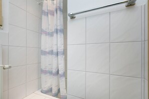 Apartment | Bilik Mandi