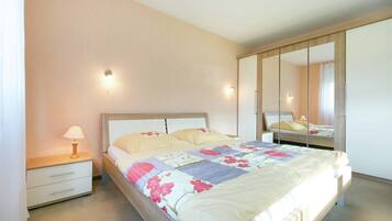 Apartment | 1 bedroom, individually furnished, bed sheets