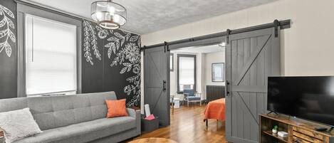 2 bedrooms, iron/ironing board, WiFi, bed sheets