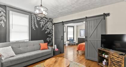 Downtown Studio Chic- 3 blocks from the Zoo