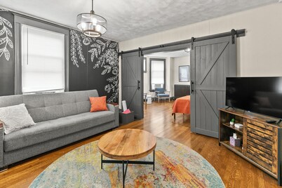 Downtown Studio Chic- 3 blocks from the Zoo