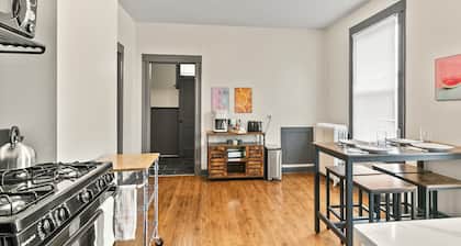 Downtown Studio Chic- 3 blocks from the Zoo