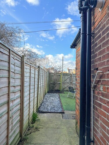 New | Cosy & Stylish City Centre Home | Sleeps 6