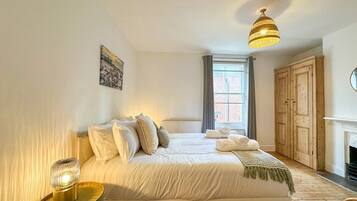 3 slaapkamers, een strijkplank/strijkijzer, internet, beddengoed