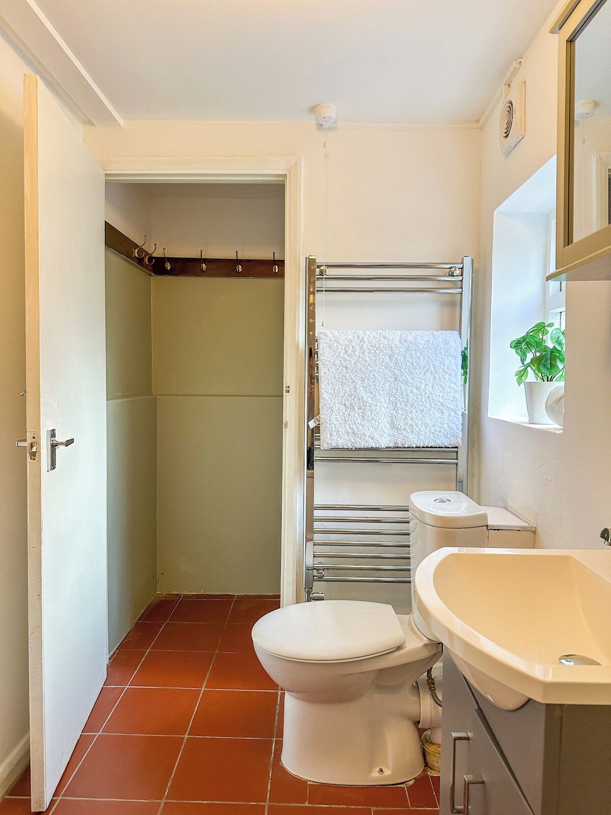 Hair dryer, towels