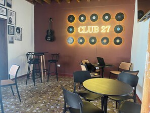Restaurant - Club 27  Hostal Cafe & Spa (Santa Ana)