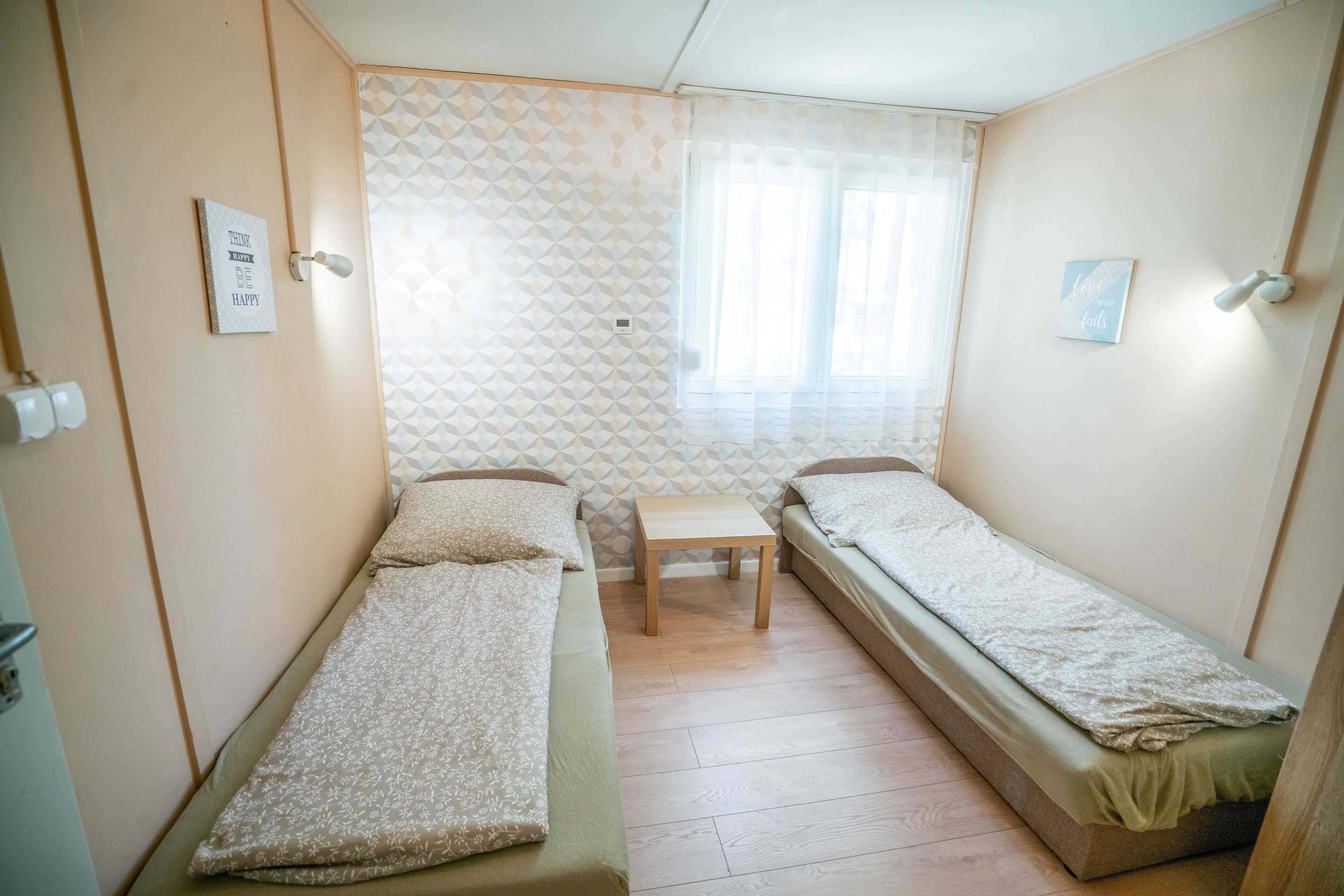 6 bedrooms, travel crib, free WiFi, bed sheets