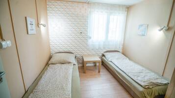 6 bedrooms, travel crib, free WiFi, bed sheets