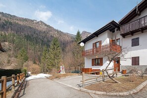 Exterior - Holiday Home 'Ciasa Civetta' with Mountain View, Private Terrace and Wi-Fi (Avoscan-Sot Colarù-vare)