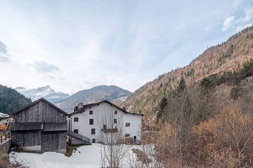 Holiday Home 'Ciasa Civetta' with Mountain View, Private Terrace and Wi-Fi