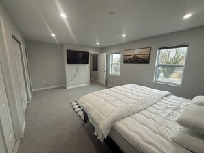 5 bedrooms, iron/ironing board, WiFi, bed sheets - Modern 4-Level House near DC & Annapolis (Bowie)