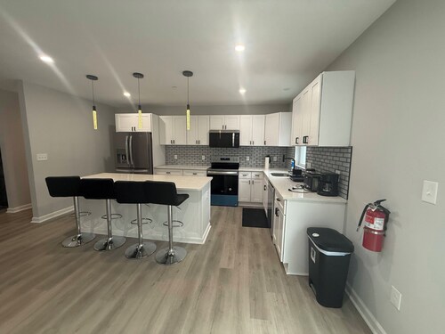 Modern 4-Level House near DC & Annapolis